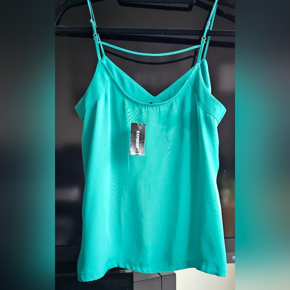 ✨️NWT✨️ Green V-neck Blouse with Adjustable Spaghetti Straps (XS) - Picture 3 of 6